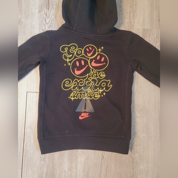 💚5/$25 NIKE Kids Black Hoodie Graphic Print Pull Over Hooded Sweatshirt Size XS - Picture 1 of 9